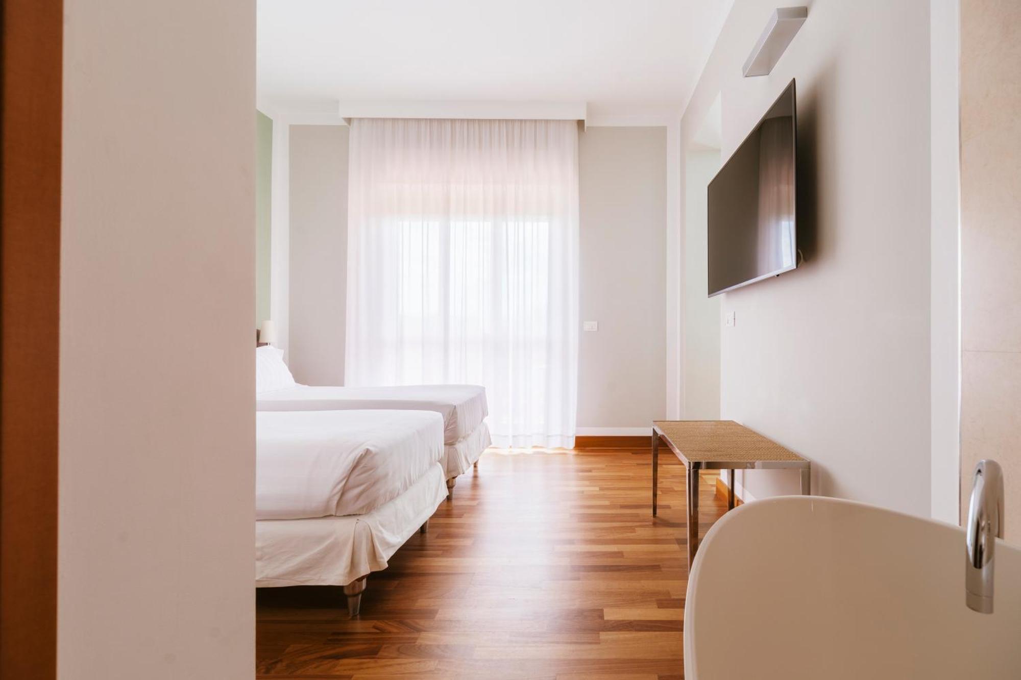 Hotel Miramare 시비타노바 마르셰 외부 사진