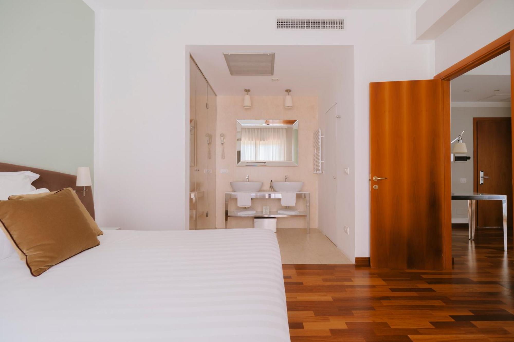 Hotel Miramare 시비타노바 마르셰 외부 사진