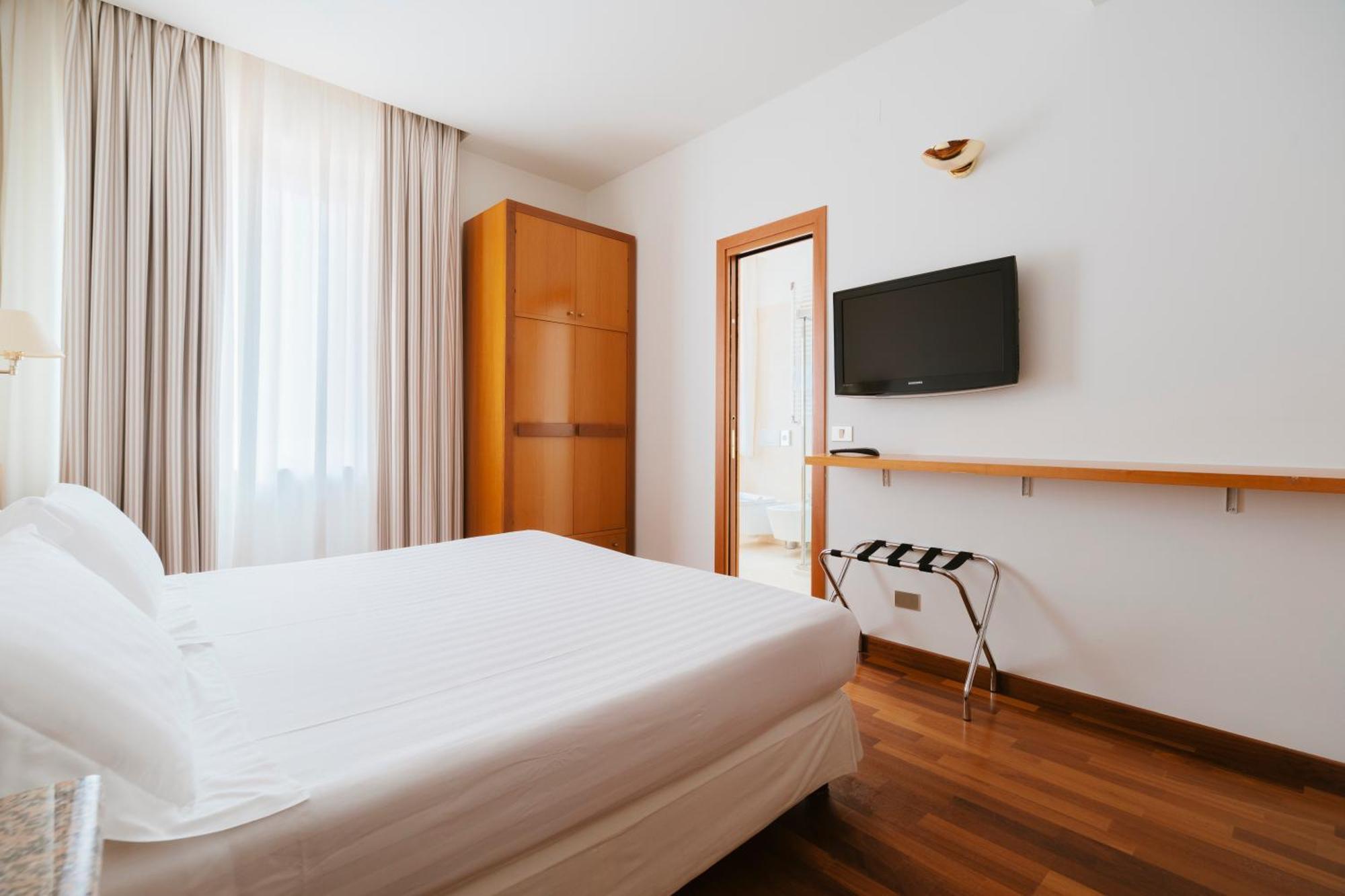 Hotel Miramare 시비타노바 마르셰 외부 사진